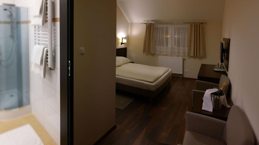 Hotel Pod Chelmem Ropa Habitación foto
